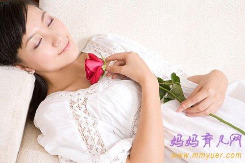 女生如何更強(qiáng)的迎來(lái)第一次月經(jīng)？ 如何幫助女孩迎來(lái)月經(jīng)？